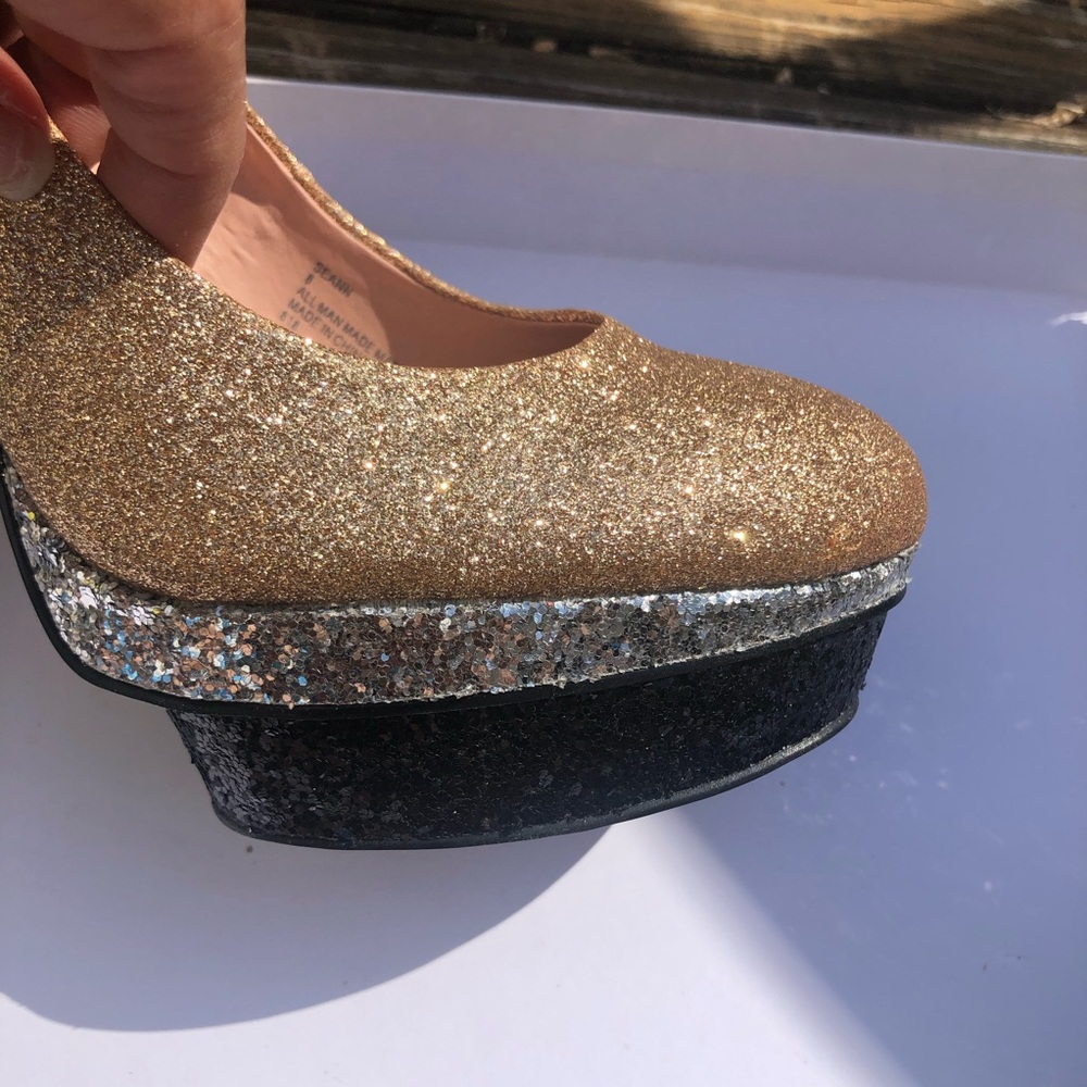 Betsey Johnson Pump - Picture 7 of 8